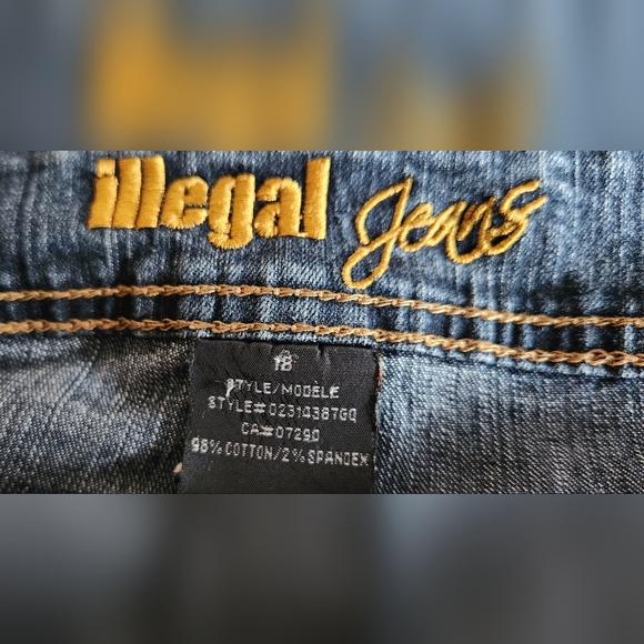 Illegal Jeans Blue Denim Capris 2 Button Closure High Rise Women Sz 18 - Picture 3 of 11